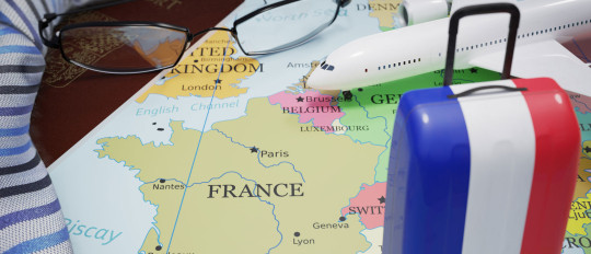 Vocabulaire essentiel à connaître pour un touriste en vacances en France